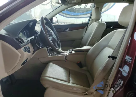 2009 Mercedes-Benz C 300 z USA, uszkodzony, nr VIN WDDGF54X09F219185